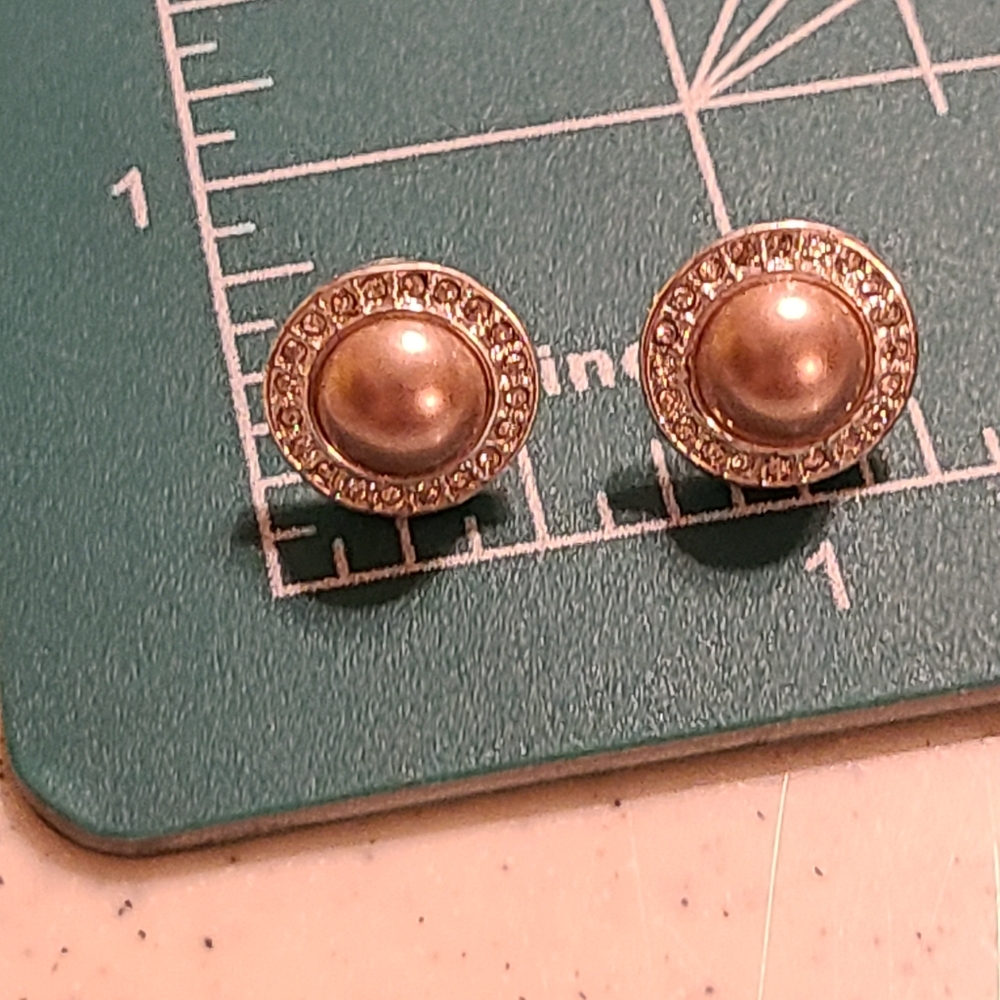 Vintage Studded Earrings For Sale - Picture 3 of 6